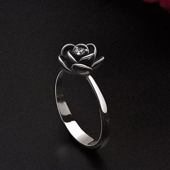 Beautiful Silver gothic flower ring - Picture 3 of 6